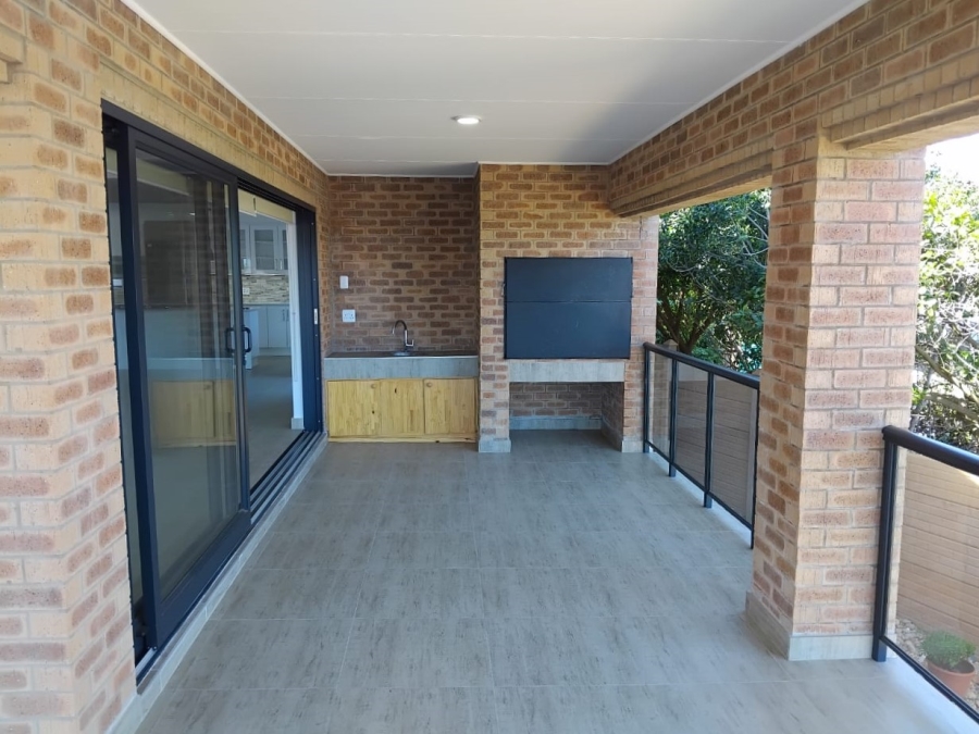 4 Bedroom Property for Sale in Wavecrest Eastern Cape